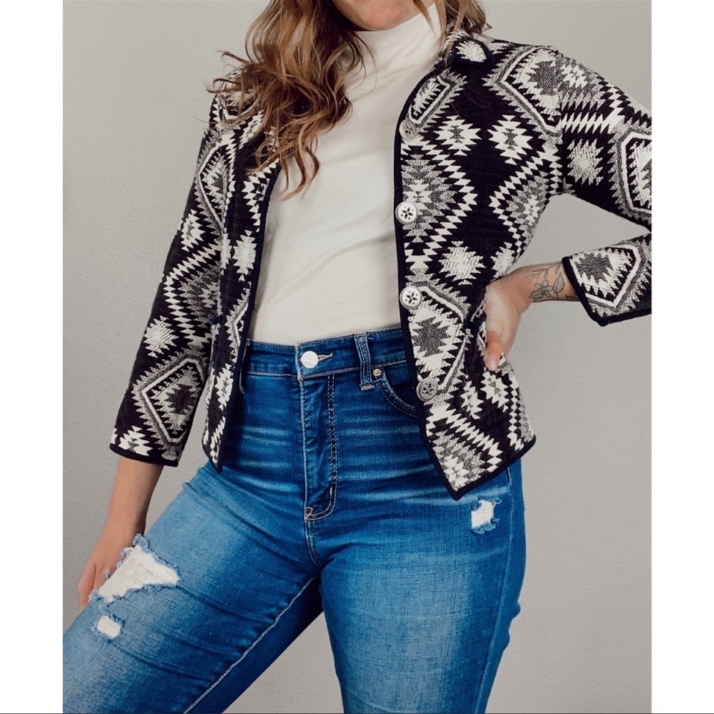 BLACK & WHITE AZTEC PRINT JACKET BY RED RANCH~MED.